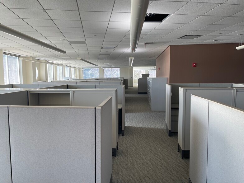 More Photos Of 11 Northeastern Blvd, Salem Office For Lease