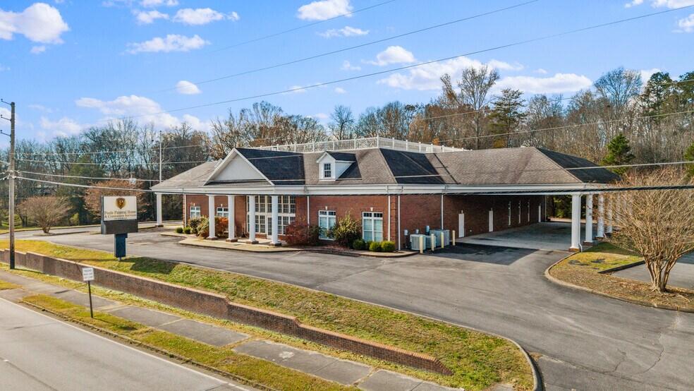 More Photos Of 300 N Tennessee Ave, Etowah Funeral Home For Sale