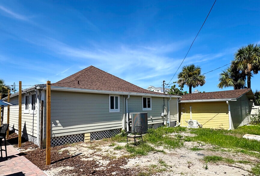 More Photos Of 411 Flagler Ave, New Smyrna Beach Freestanding For Lease