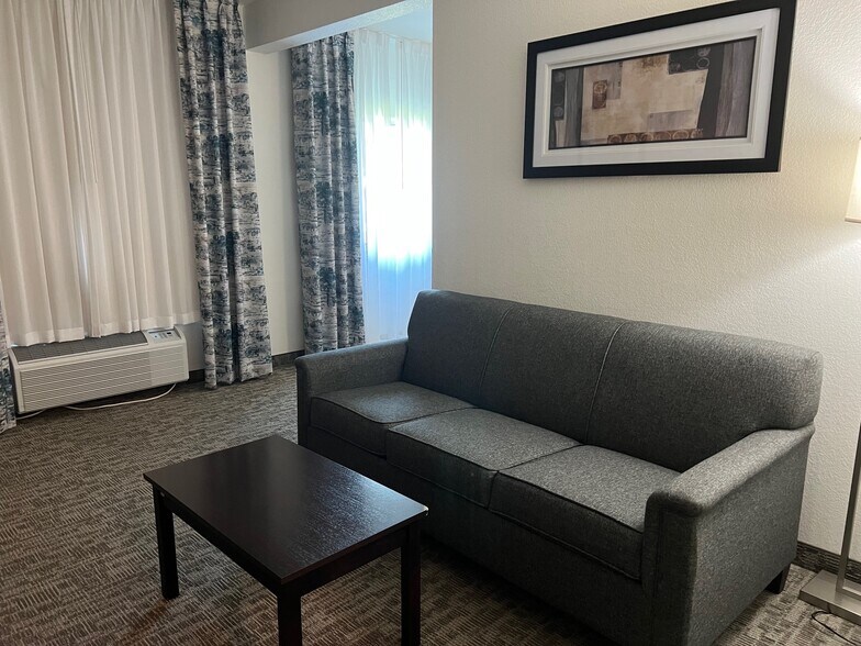 More Photos Of 711 Commercial Ave, Eagle Grove Hotel For Sale