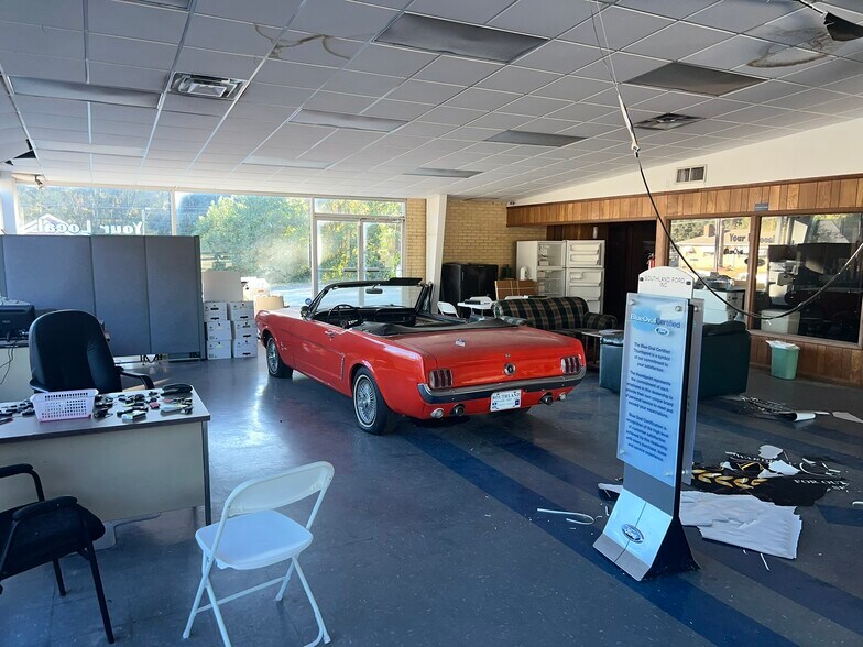 More Photos Of 757 North St, Ashburn Auto Dealership For Sale