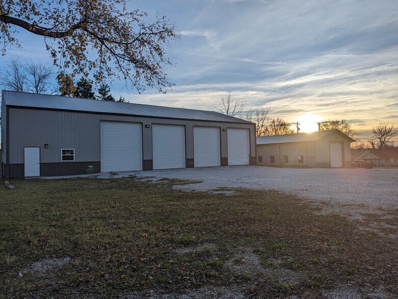 More Photos Of 516 S Main St, Nixa Service For Sale