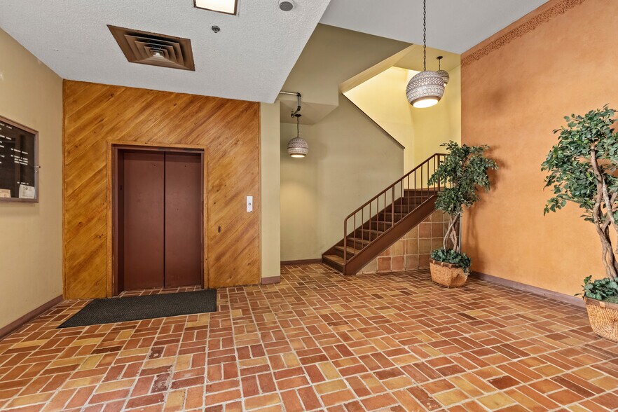 More Photos Of 800 Navarro St, San Antonio Office For Lease