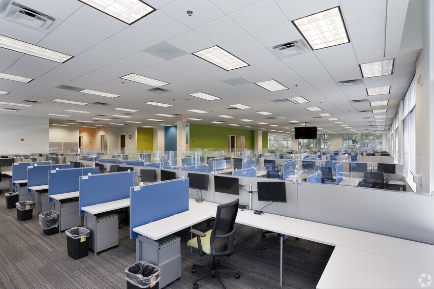 More Photos Of 30 S Keller Rd, Orlando Flex For Lease