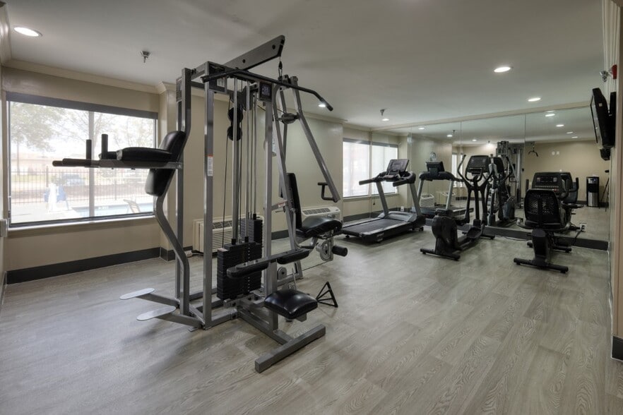 More Photos Of 889 W Bay Area Blvd, Webster Hotel For Sale