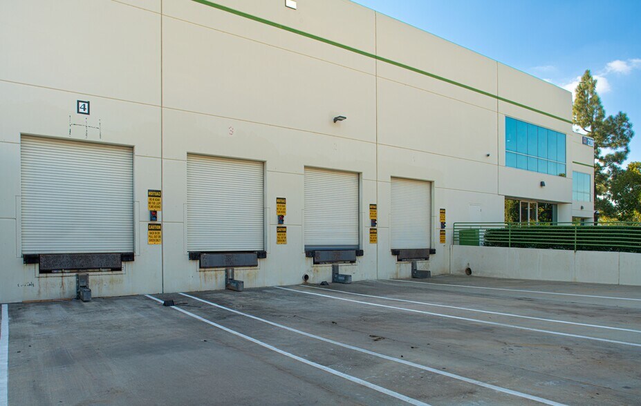 More Photos Of 2280 Ward Ave, Simi Valley Distribution For Lease