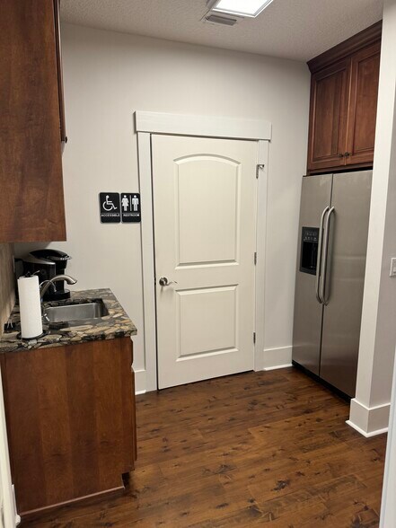 More Photos Of 9957 Moorings Dr, Jacksonville Office For Lease