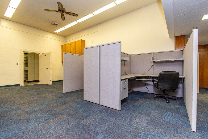More Photos Of 971 E Broadway Ave, Atwater Office For Lease