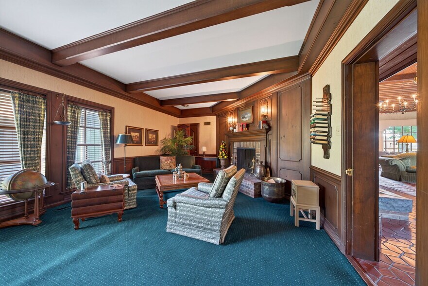 More Photos Of 1461 Highway EE, Winfield Specialty For Sale