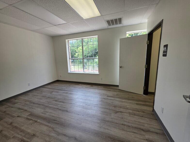 More Photos Of 5601-5605 Virginia Pky, McKinney Medical For Lease