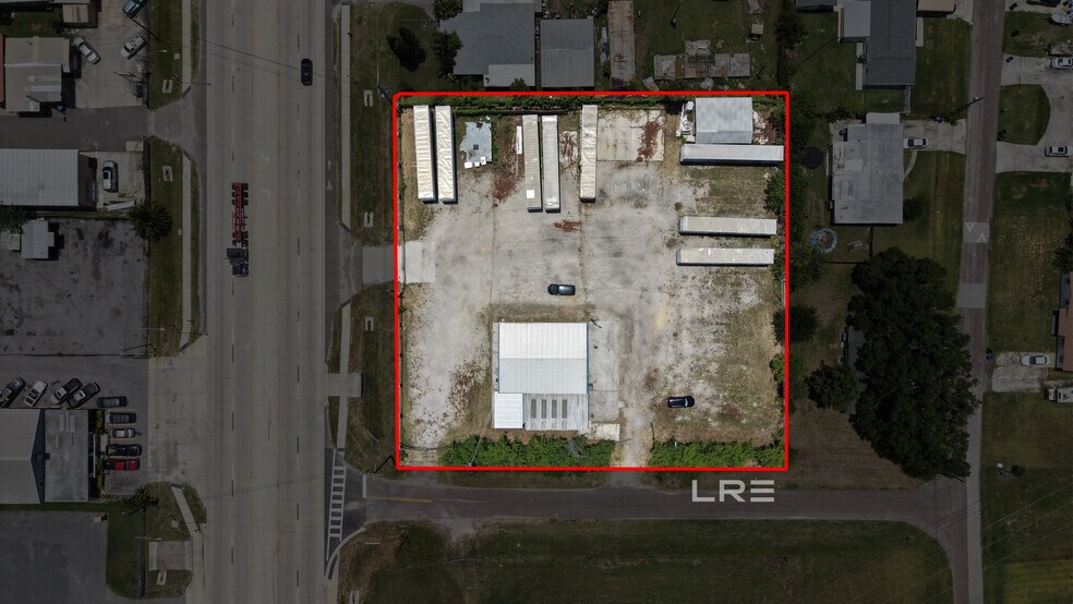 More Photos Of 4138 Causeway Blvd, Tampa Warehouse For Lease