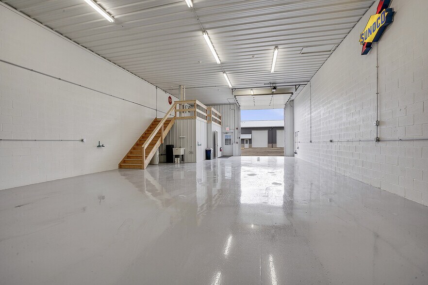 More Photos Of 1307 S Schoolhouse Rd, New Lenox Warehouse For Lease