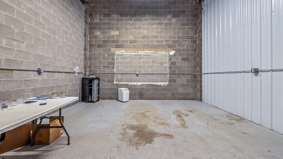 More Photos Of 106 E Smith St, Iron Mountain Distribution For Sale