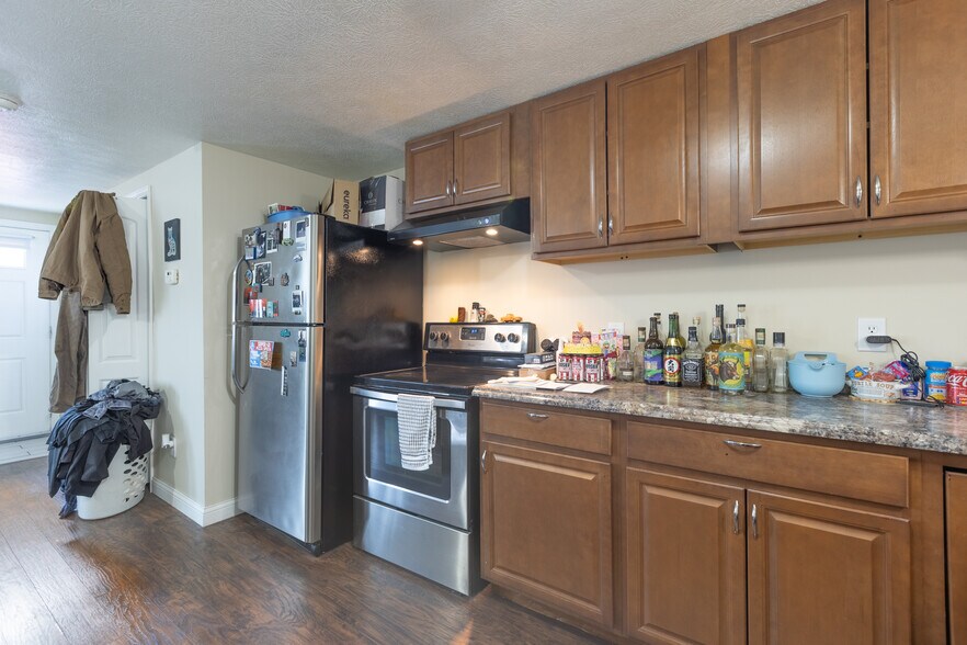 More Photos Of 2312 S Rogers St, Bloomington Freestanding For Sale