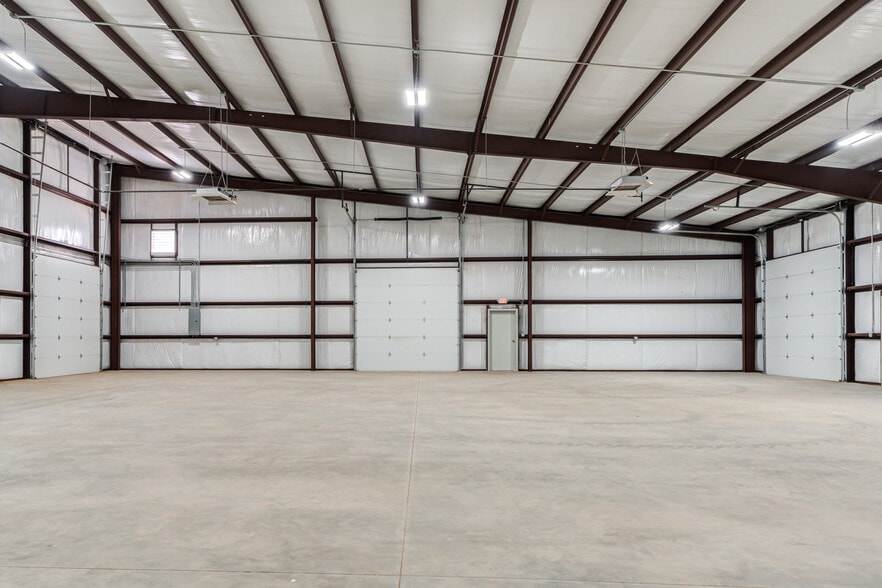 More Photos Of 9014 County Road 6820, Lubbock Distribution For Lease