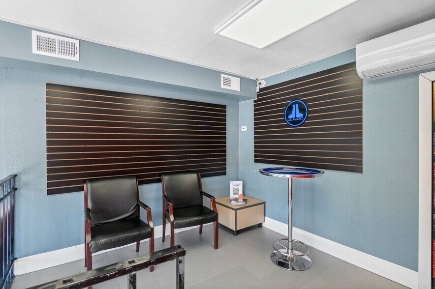 More Photos Of 1535 Chester St, Aurora Auto Repair For Sale