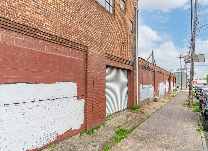 More Photos Of 150 Avenue L, Newark Warehouse For Sale