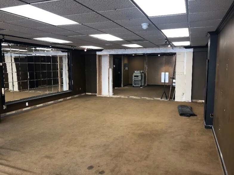 More Photos Of 1700 K St, Bakersfield Storefront Retail Office For Lease