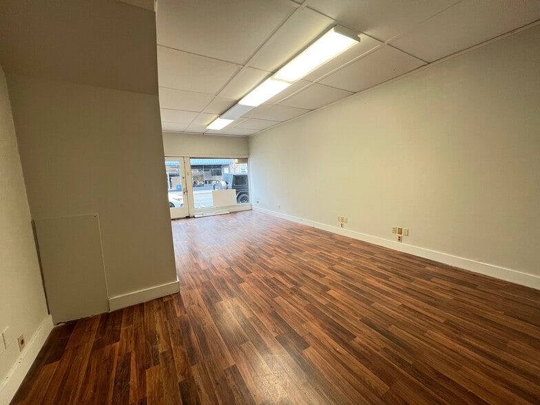 More Photos Of 108 S 4th St, Martins Ferry Storefront Retail Office For Lease