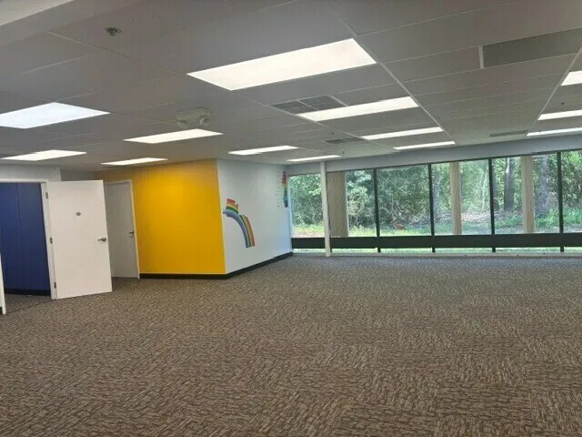 More Photos Of 27600 Northwestern Hwy, Southfield Office For Lease