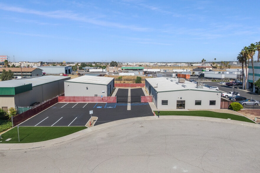 More Photos Of 138 Coremark Ct, Bakersfield Service For Lease