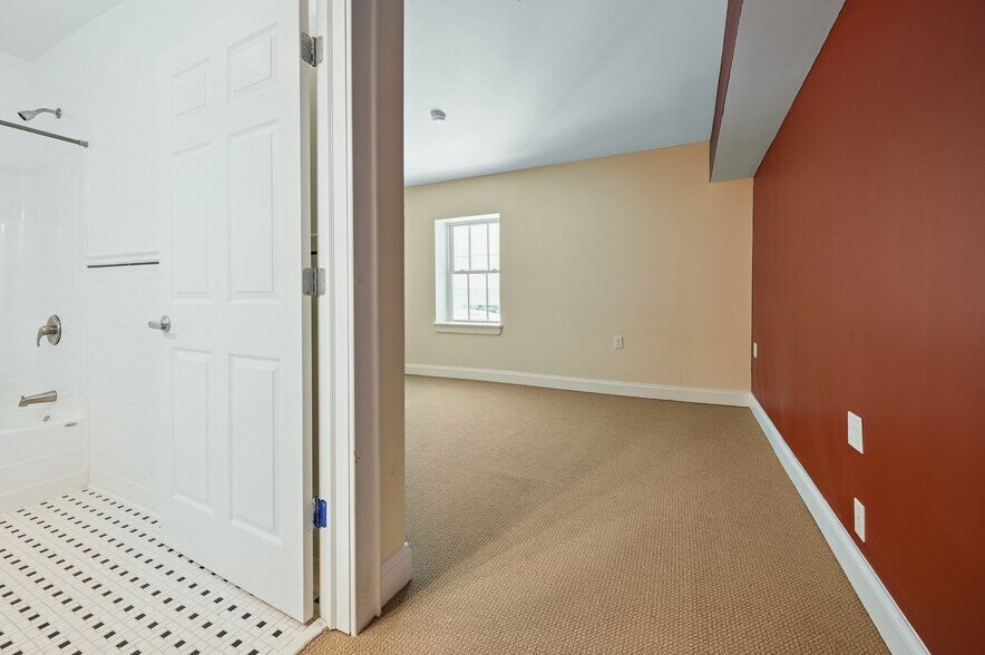 More Photos Of 56 Main St, Stamford Hotel For Sale