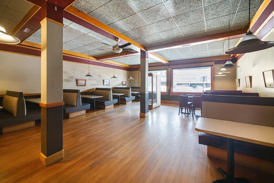 More Photos Of 45886 Wellington Ave, Chilliwack Hotel For Sale