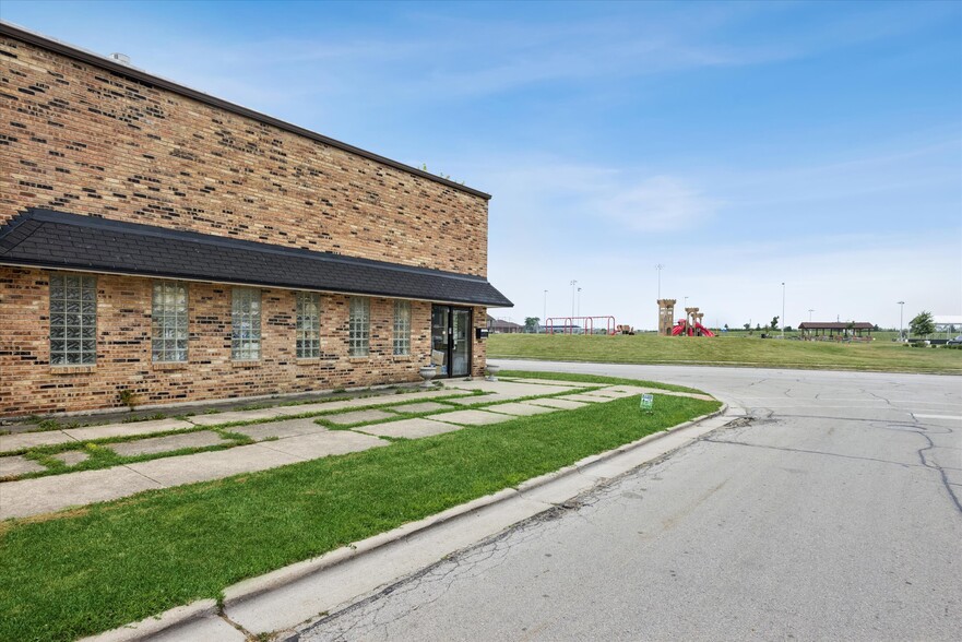 More Photos Of 4205-4215 Lawndale Ave, Lyons Manufacturing For Sale
