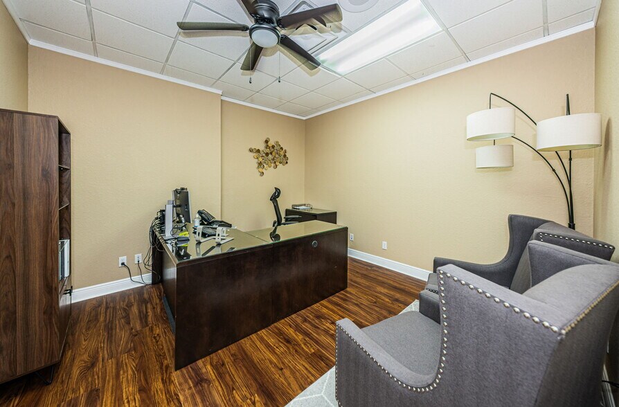 More Photos Of 3023 Eastland Blvd, Clearwater Office For Sale