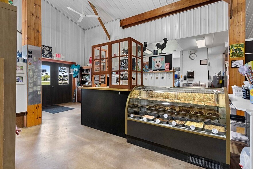 More Photos Of 6216 WI-42, Egg Harbor General Retail For Sale