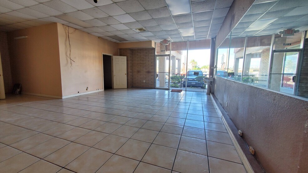 More Photos Of 2115 61st St, Galveston Storefront Retail Office For Lease