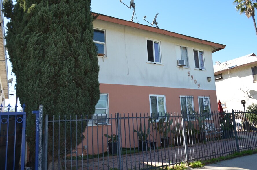 More Photos Of 5909 Whitnall Hwy, Valley Village Apartments For Sale