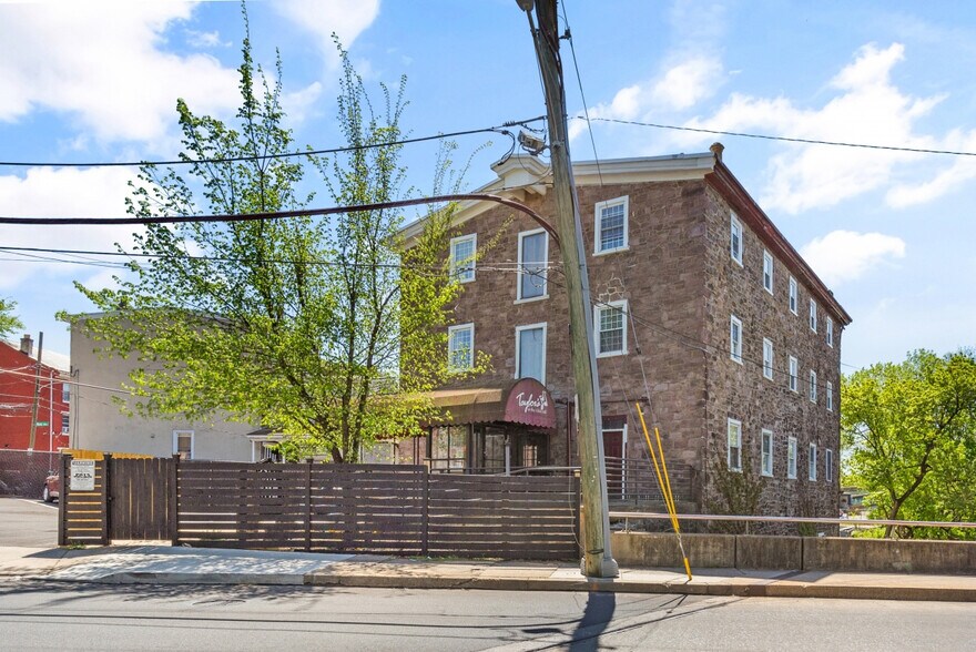 More Photos Of 200-204 W Marshall St, Norristown Restaurant For Lease