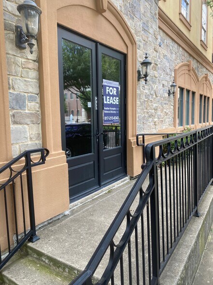 More Photos Of 99 Main St, Colleyville Storefront Retail Office For Lease