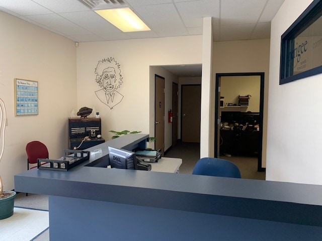 More Photos Of 1092-1112 N Meridian Rd, Youngstown Showroom For Lease