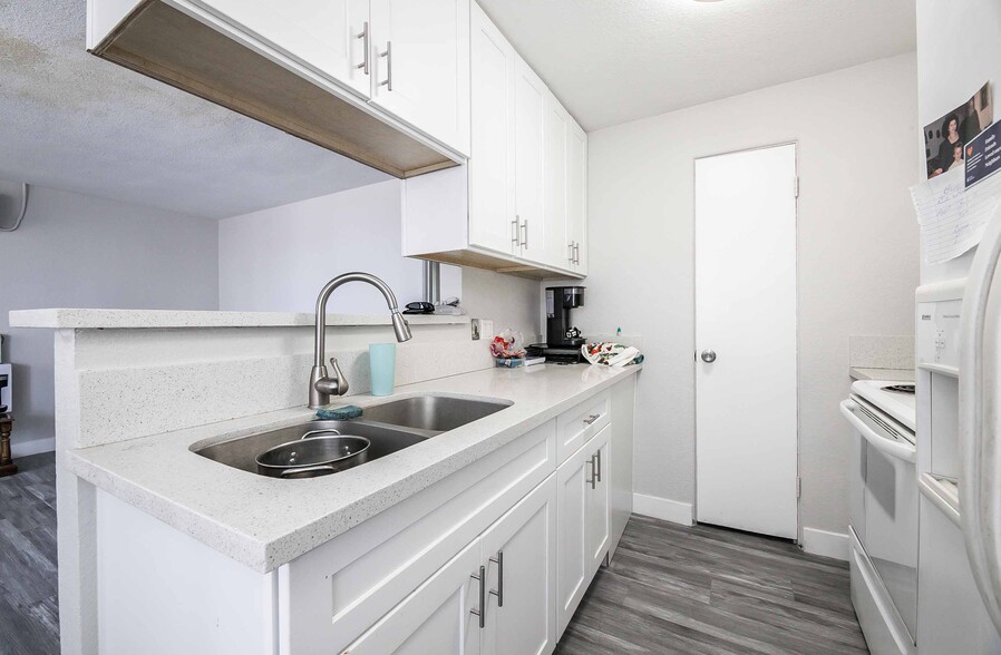 More Photos Of 239 W Cleveland Ave, Las Vegas Apartments For Sale