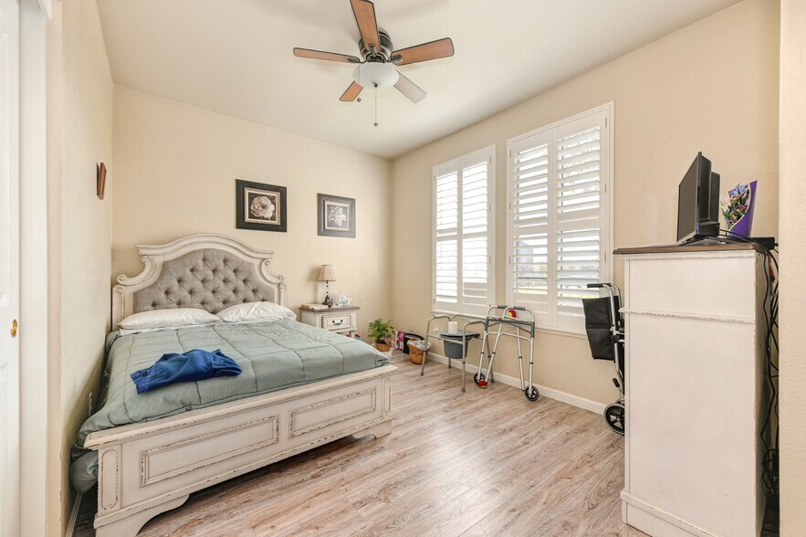 More Photos Of 6056 Big Bend Dr, Roseville Assisted Living For Sale