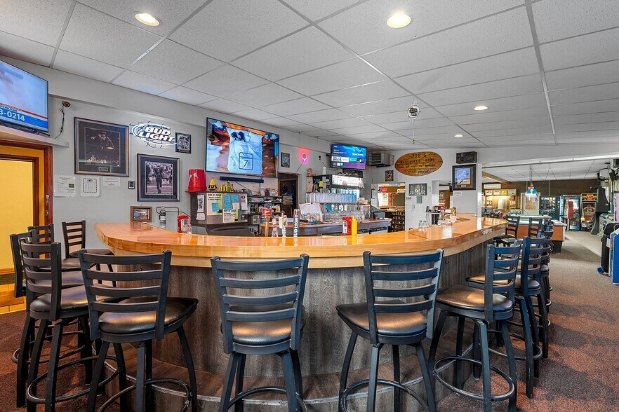 More Photos Of 326 Main St, Wausaukee Bowling Alley For Sale