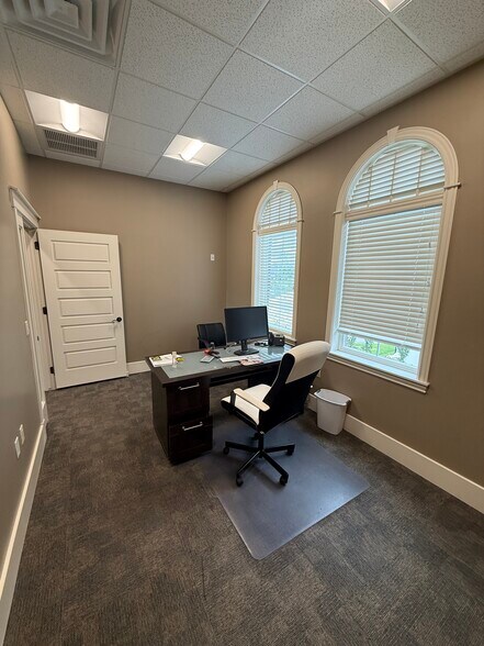 More Photos Of 20 W Main St, Alpine Unknown For Lease
