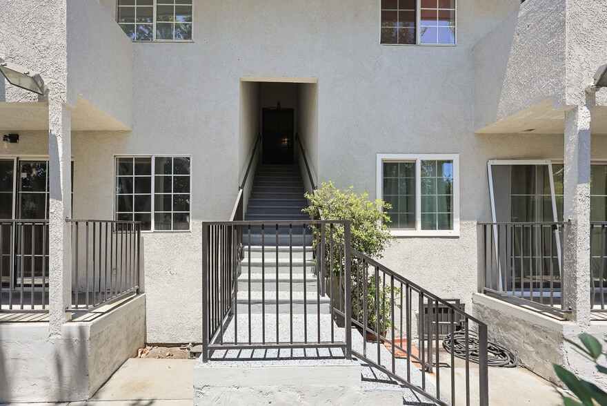 More Photos Of 2104 Mozart St, Los Angeles Apartments For Sale