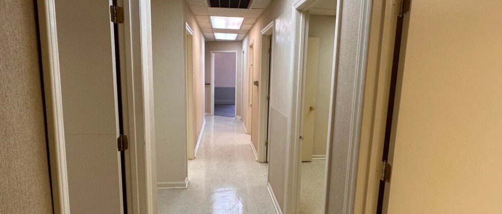 More Photos Of 1930 Braeburn Dr, Salem Medical For Sale