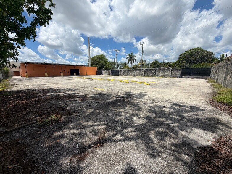 More Photos Of 1636 NE 12th Ter, Fort Lauderdale Manufacturing For Lease