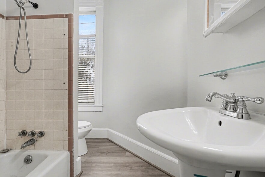 More Photos Of 1122 Caroline St, Fredericksburg Apartments For Sale