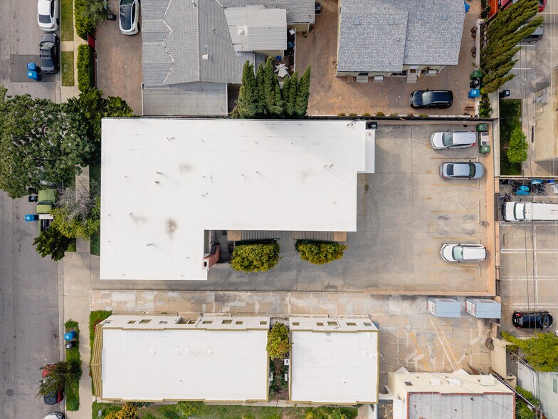 More Photos Of 2233 Addison Way, Los Angeles Apartments For Sale