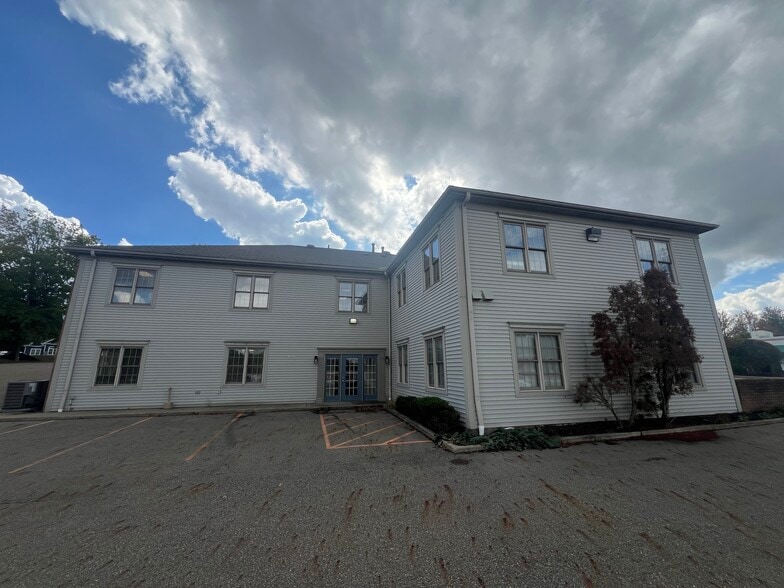 More Photos Of 971 E Turkeyfoot Lake Rd, Akron Office For Lease