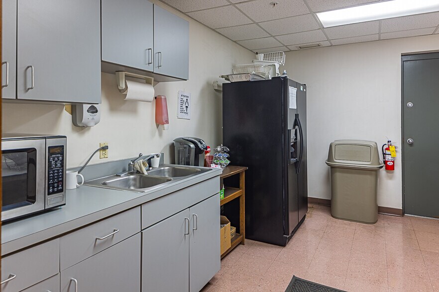 More Photos Of 101 Industrial Dr, Bristol Industrial For Sale