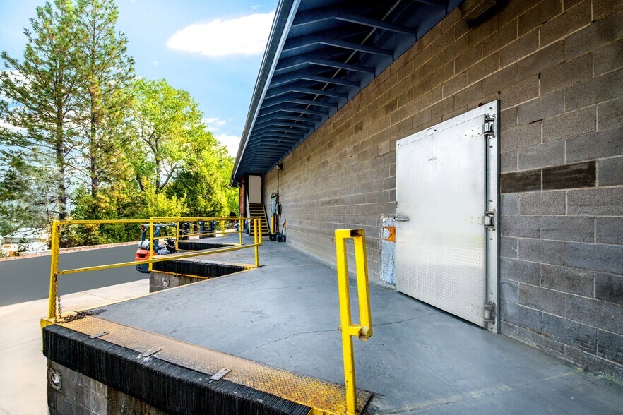 More Photos Of 810 Whispering Pines Ln, Grass Valley Refrigeration Cold Storage For Sale