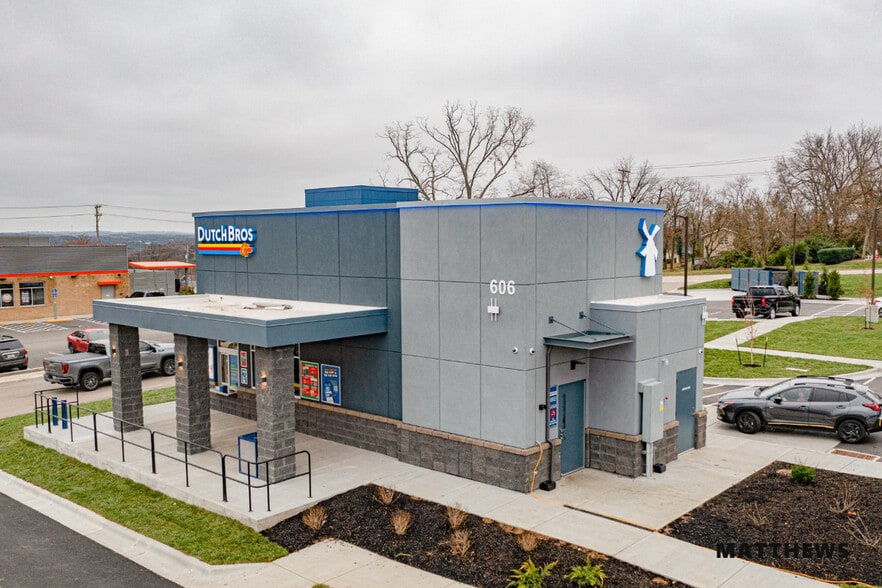 More Photos Of 600 W Main St, Branson General Retail For Sale