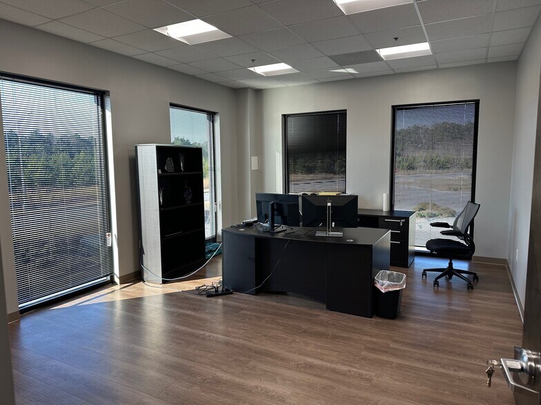 More Photos Of 560 Newnan Crossing Byp, Newnan Office For Lease