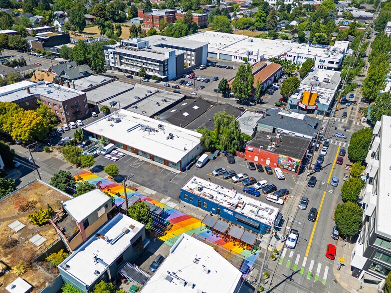 More Photos Of 2705-2717 SE Ankeny St, Portland Loft Creative Space For Lease